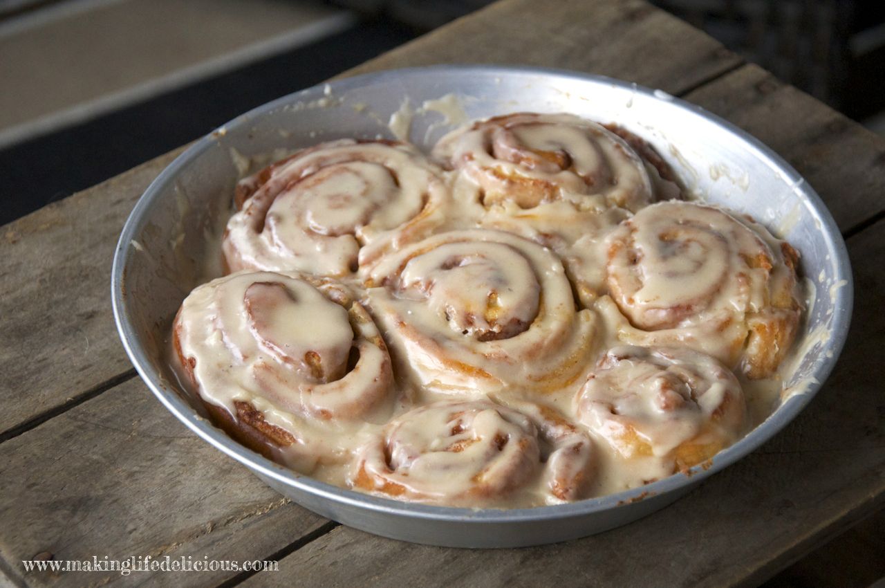 COOKING CINNAMON ROLLS IN MY DASH PIE MAKER!!