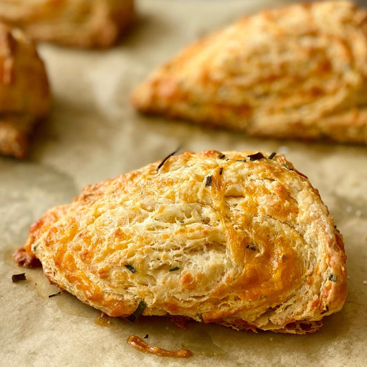 Scone - Cheddar & Chive [4 Scones]